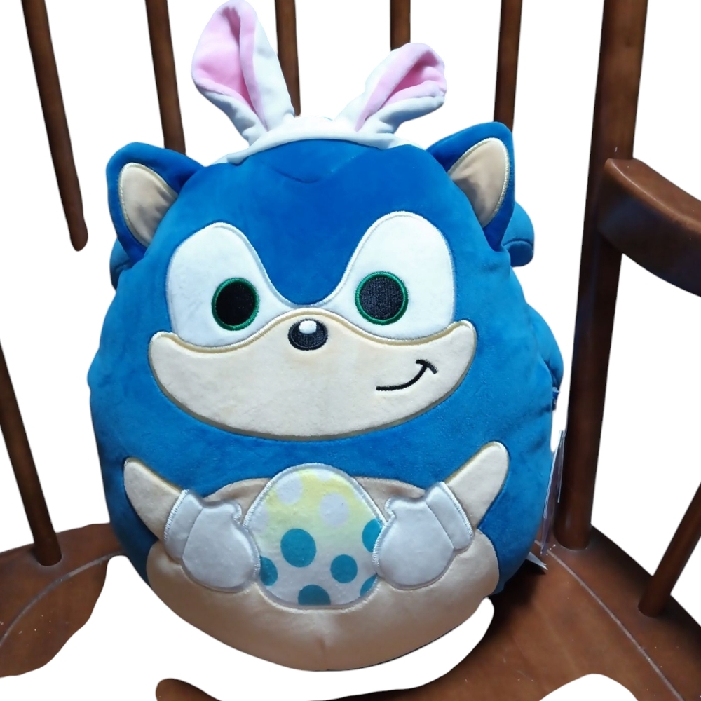 Sonic The Hedgehog Squishmallow.